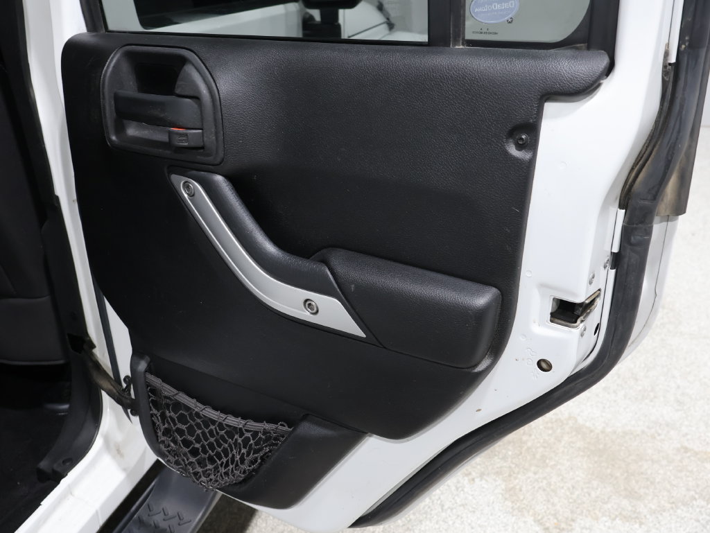 Used 2013 Jeep Wrangler Unlimited Sahara w/ Dual Top Group AWD/4WD image 20