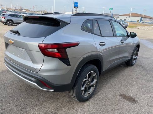 New 2026 Chevrolet Trax LT w/ Driver Confidence Package image 5