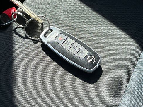 Used 2025 Nissan Versa SV FWD image 21