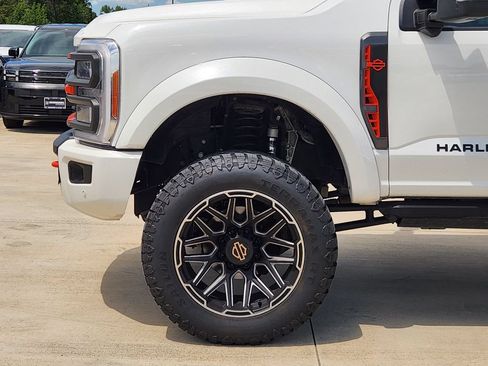 Used 2023 Ford F250 Lariat w/ Sport Appearance Package AWD/4WD image 9
