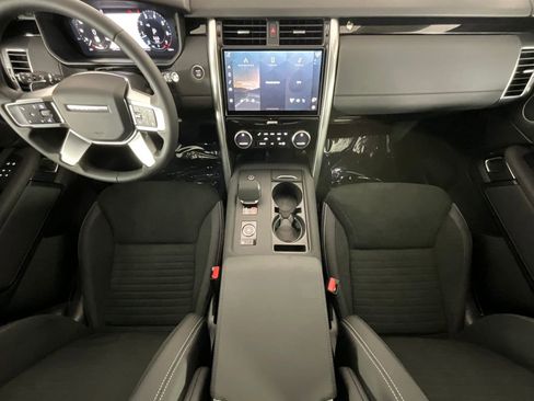 Used 2025 Land Rover Discovery S image 14