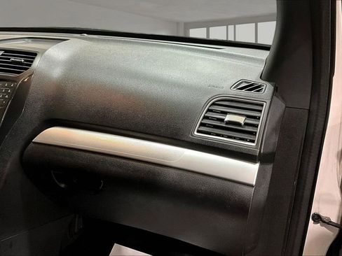 Used 2017 Ford Explorer XLT FWD image 15