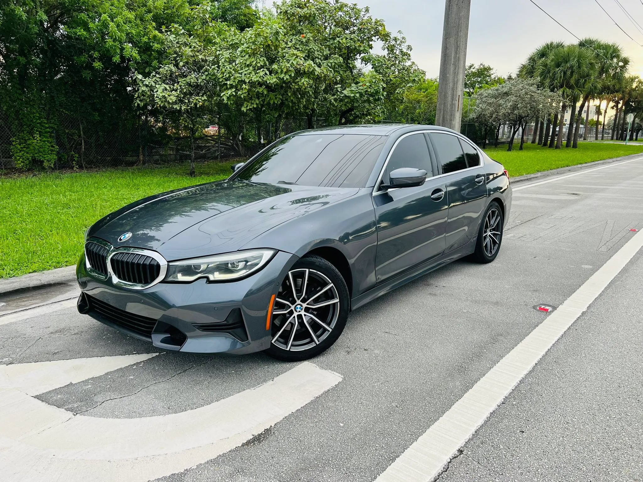 Used 2021 BMW 330i Sedan w/ Premium Package RWD image 1