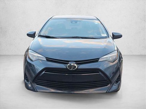 Used 2018 Toyota Corolla LE image 2