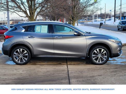 Used 2018 INFINITI QX30 Premium w/ Cargo Package image 2
