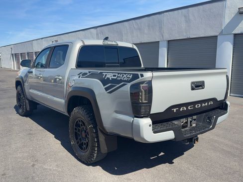 Used 2019 Toyota Tacoma TRD Sport AWD/4WD image 4