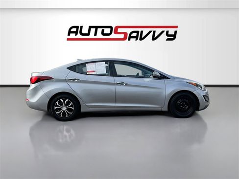 Used 2016 Hyundai Elantra SE image 8