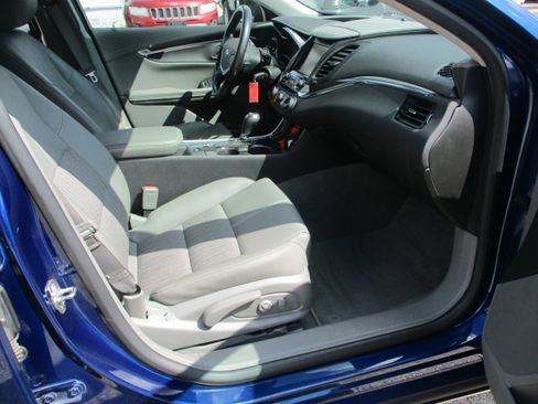 Used 2014 Chevrolet Impala LT w/ Convenience Package image 17