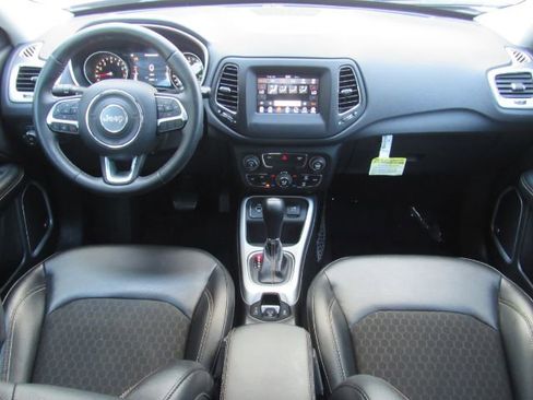 Used 2018 Jeep Compass Latitude w/ Popular Equipment Group image 3