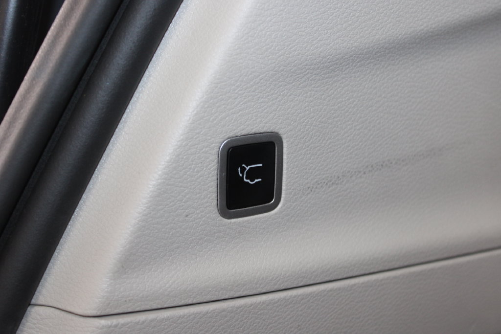 Used 2024 Chrysler Pacifica Touring-L FWD image 28