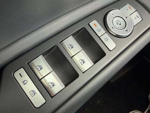 Used 2025 Genesis GV80 2.5T Standard AWD/4WD image 40
