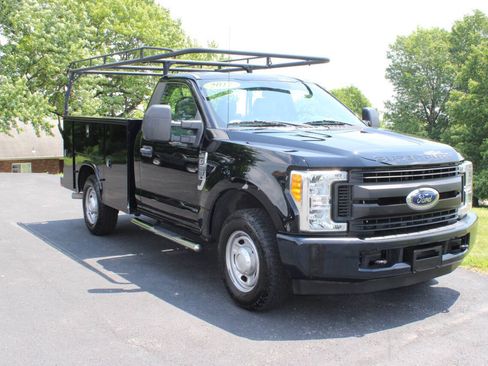 Used 2017 Ford F250 XL RWD image 1