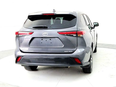 Used 2023 Toyota Highlander XLE AWD/4WD image 5