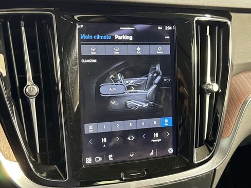 Used 2024 Volvo S60 B5 Plus image 25