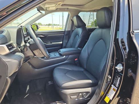 Certified 2026 Toyota Highlander XLE AWD/4WD image 14