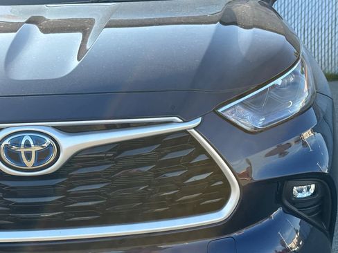 Used 2022 Toyota Highlander LE image 10