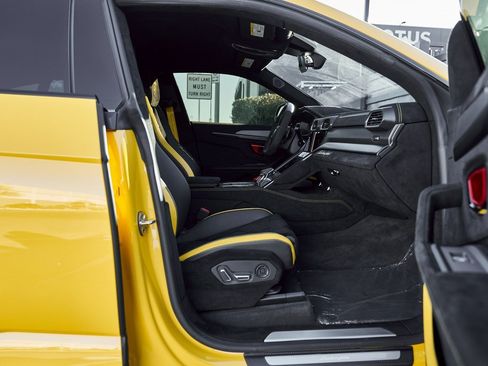 Used 2024 Lamborghini Urus Performante image 24