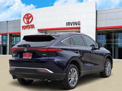 Used 2023 Toyota Venza XLE image 4