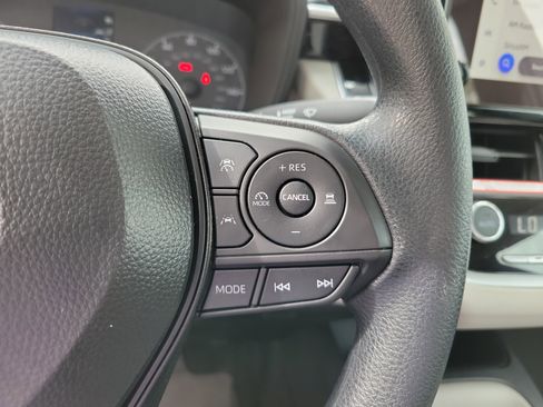 Used 2025 Toyota Corolla LE w/ Convenience Package image 14