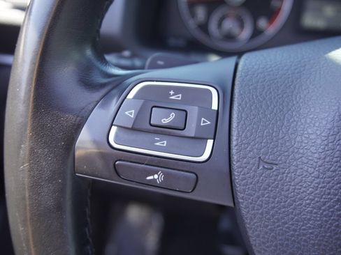 Used 2013 Volkswagen Eos FWD image 16