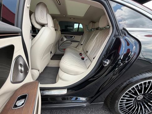 Used 2022 Mercedes-Benz EQS 580 4MATIC Sedan image 31
