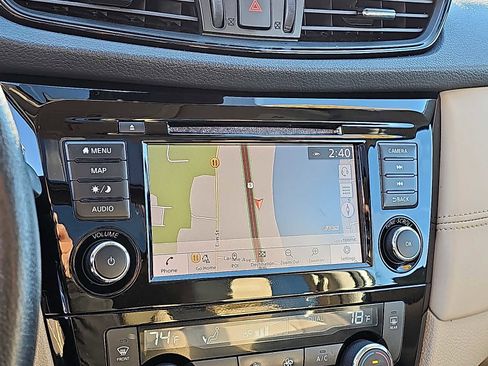 Used 2019 Nissan Rogue SL w/ Premium Package image 18