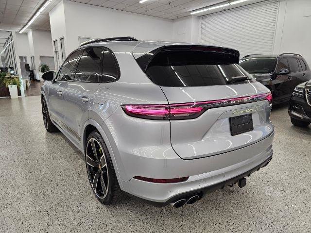 Used 2022 Porsche Cayenne Turbo S AWD/4WD image 7
