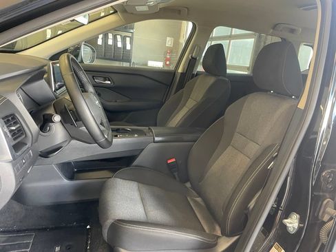 Certified 2025 Nissan Rogue SV FWD image 10