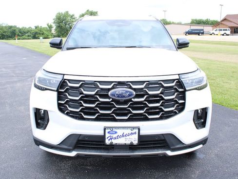 New 2026 Ford Explorer Platinum w/ LUX Leather Package AWD/4WD image 2