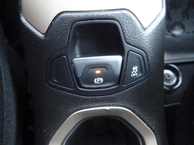 Used 2016 Jeep Renegade Latitude FWD image 21