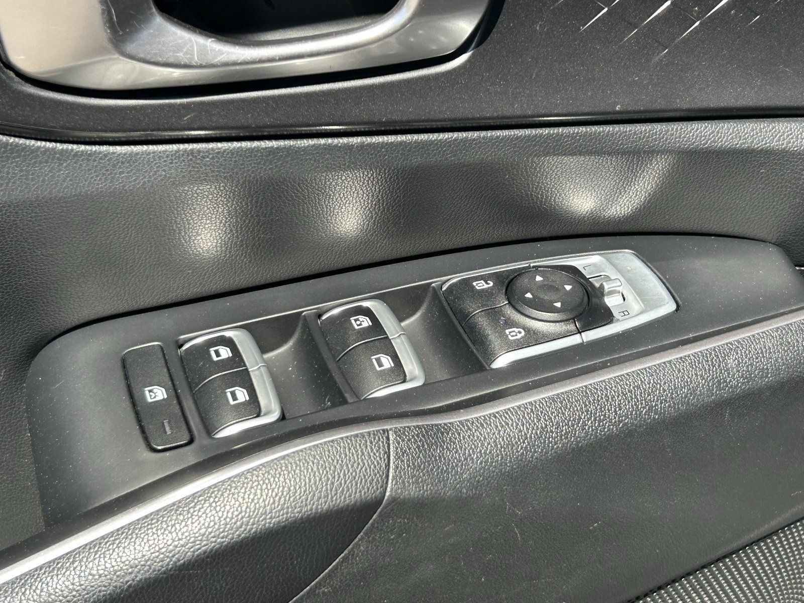 Used 2021 Kia Sorento LX AWD/4WD image 28