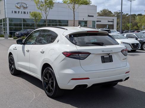 Used 2022 Maserati Levante GT AWD/4WD image 5