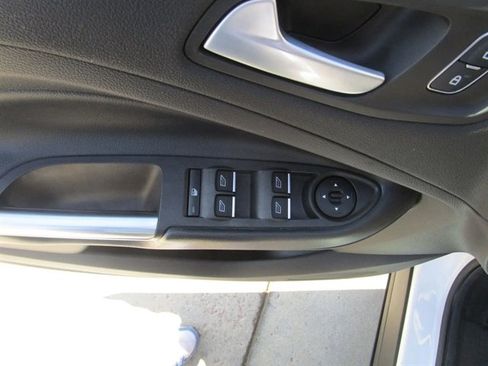 Used 2019 Ford Escape SE image 14