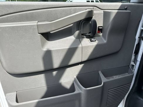 Certified 2017 Chevrolet Express 2500 w/ Express Access Plus Package RWD image 20