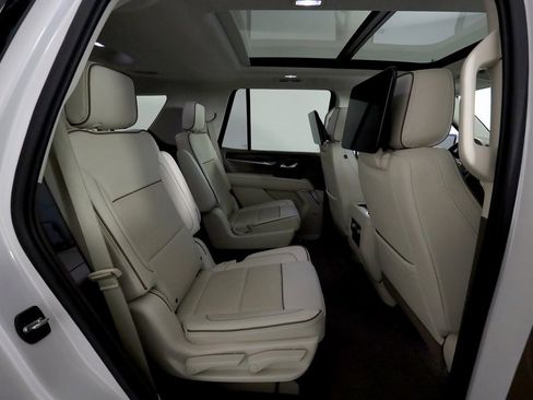 Used 2021 GMC Yukon Denali w/ Denali Premium Package image 12