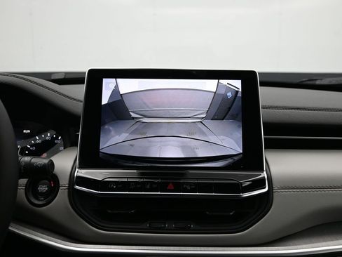 Used 2025 Jeep Compass Limited image 24