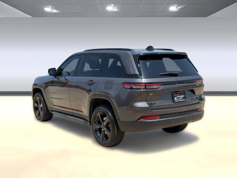 Used 2025 Jeep Grand Cherokee Altitude w/ Trailer Tow Package AWD/4WD image 3