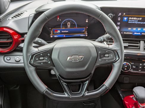 Used 2025 Chevrolet Trax RS w/ Driver Confidence Package FWD image 30