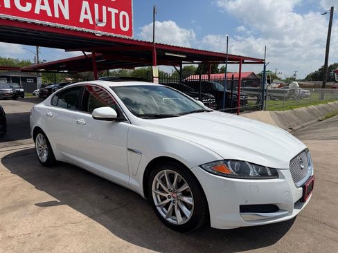 Used 2015 Jaguar XF Premium RWD image 13