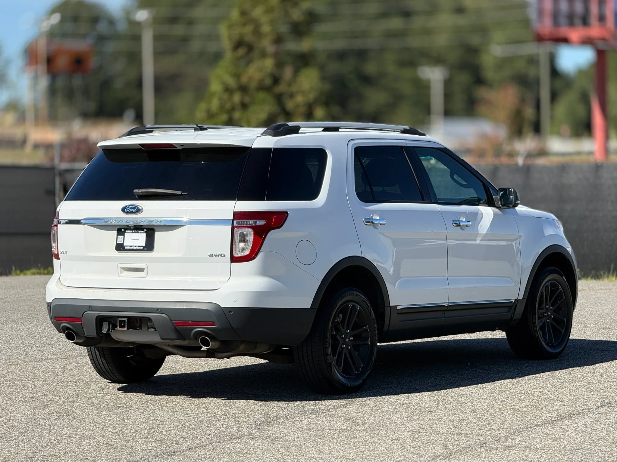 Used 2015 Ford Explorer XLT w/ Equipment Group 202B AWD/4WD image 9