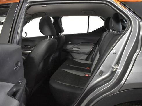 Used 2018 Nissan Kicks SV FWD image 28
