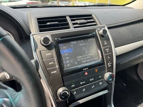 Used 2017 Toyota Camry SE FWD image 19