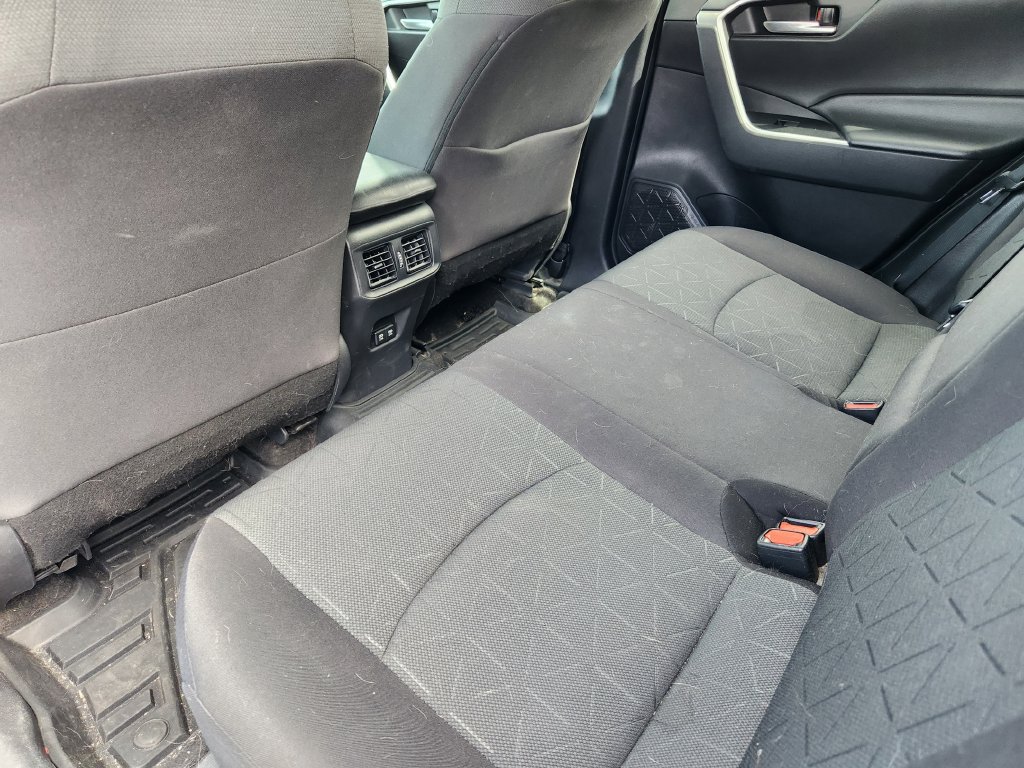 Used 2021 Toyota RAV4 XLE AWD/4WD image 27