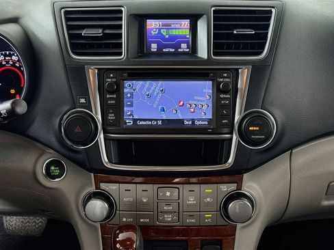 Used 2013 Toyota Highlander Limited AWD/4WD image 16
