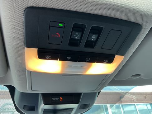 Used 2021 Nissan Rogue SV w/ Premium Package image 16