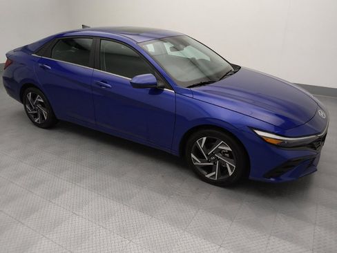 Used 2025 Hyundai Elantra SEL image 11