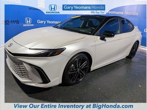 Used 2025 Toyota Camry XSE FWD image 10