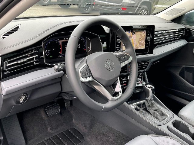 Used 2026 Volkswagen Jetta SEL FWD image 5