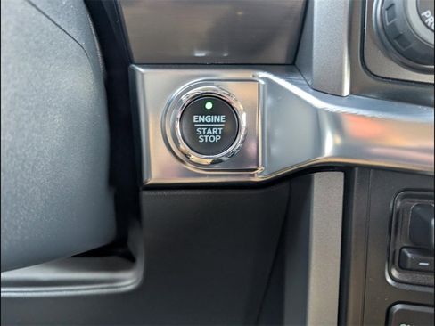 Used 2022 Ford F150 Lariat w/ Max Trailer Tow Package image 15