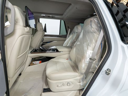Used 2026 Cadillac Escalade Platinum Sport AWD/4WD image 42